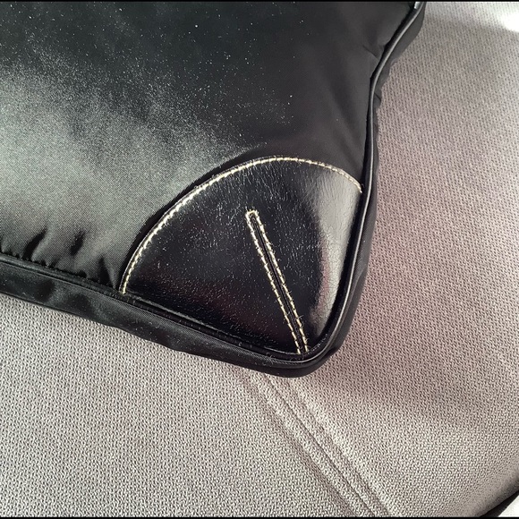 Modern comfy to wear nylon PRADA bag 🌺 GREAT COND. - Picture 9 of 16